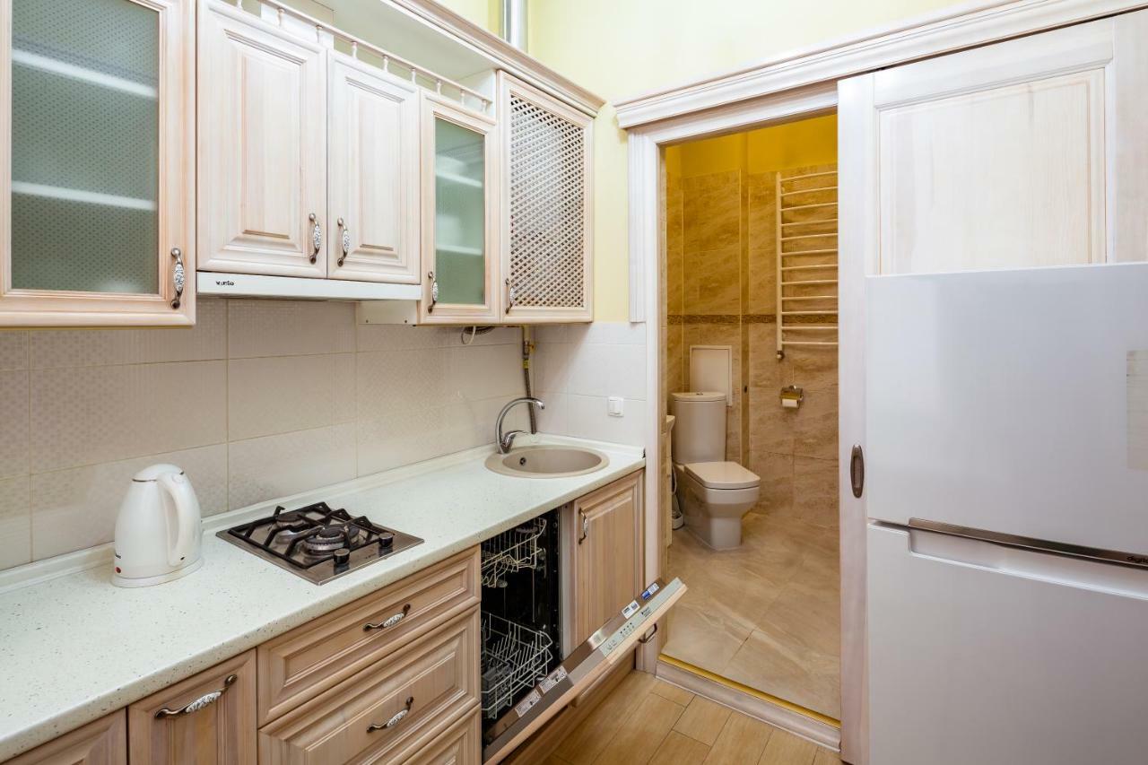 Romari Проспект Свободи 31 Lviv Buitenkant foto